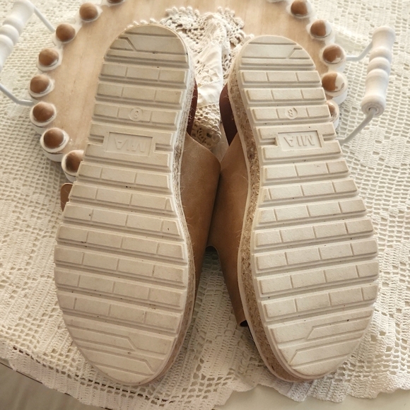 Casual Slip on Wedge heel Sandal by Mia - Womans size 8 - Picture 3 of 4